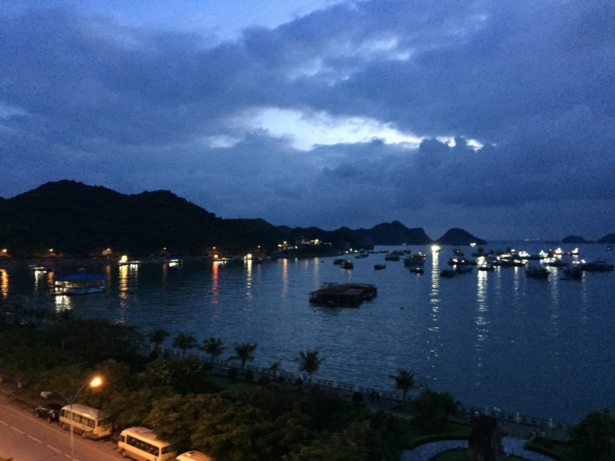Catba Dream Hotel Dong Khe Sau Exterior photo